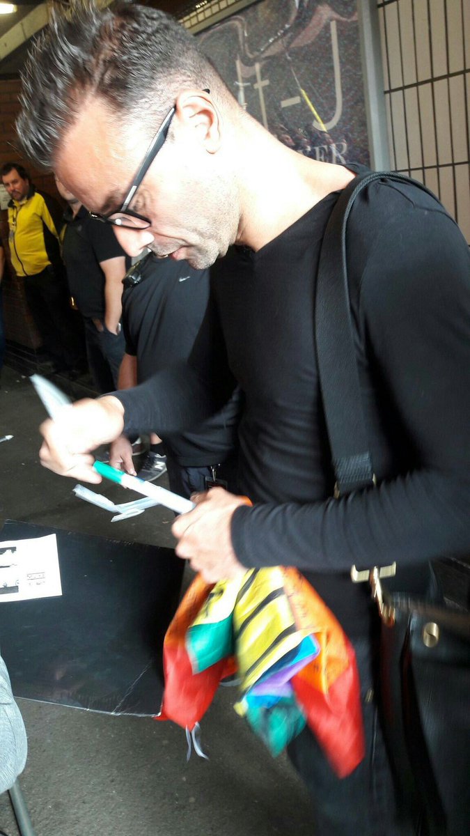 ChrisEveryHour's tweet image. 