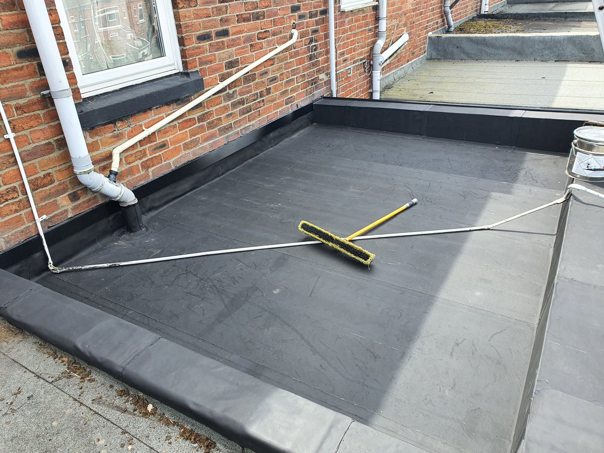 Wilkoroofing's tweet photo. Resitrix roof completed yesterday #roofing #resitrix #flatroofing https://t.co/YxGkVqYfF5