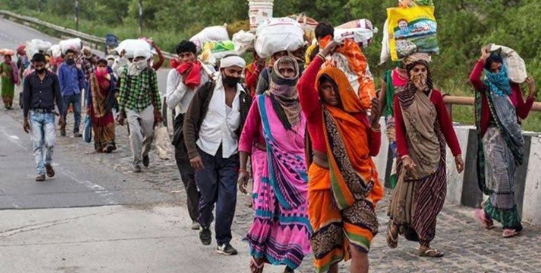 kidwai_bushra's tweet image. “मेरा क़िस्सा सुन लिया तो ग़मज़दा होने लगोगे...
 मैं तुम्हारा कुछ नहीं हूँ फिर भी तुम रोने लगोगे..!!!”

 #Labours #LaboursInLockdown