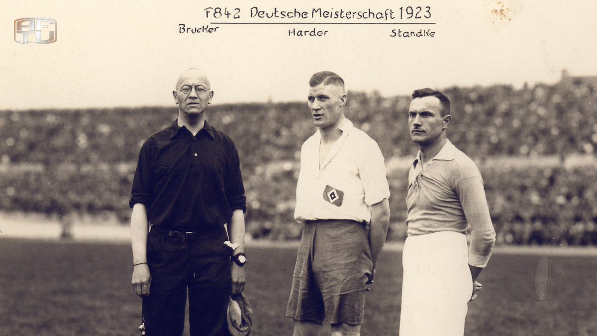 V – "Vizemeister" (Runner Up) – In 1923, Union Oberschöneweide, one of the preceding teams of 1. FC Union Berlin, won the regional league title. Union beat Bielefeld & Fürth on the road to the final, but lost to  @HSV_English in front of 60,000+ spectators. #fcunion