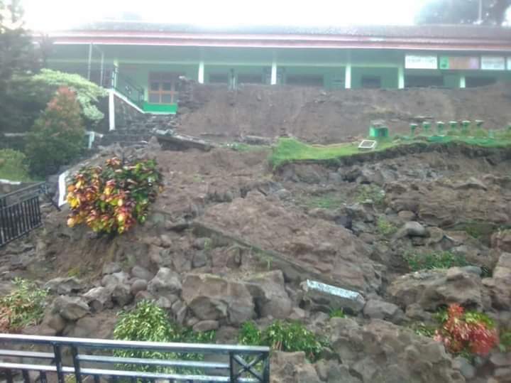 Genjrot4's tweet photo. SD 4 lurakarsa , semoga tidak ada korban jiwa https://t.co/1O1NQZHuiN