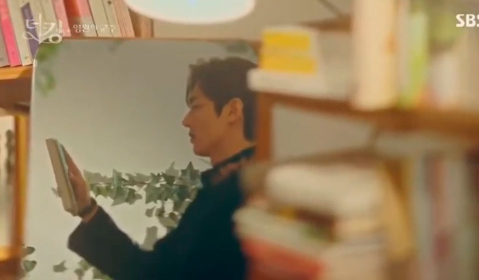 [CLUE]- the tragic story behind the poem- Kim So-wol's poem portrays a woman's painful farewell to her beloved, as she waters her path with azaleas flowers. #TheKingEternalMonarch  #LeeMinHo  #KimGoEun