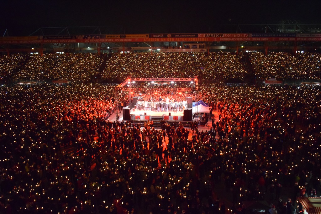 W – Weihnachtssingen (Christmas Carols) – In 2003, a group of 89 fans needed some cheering up due to some poor results. They climbed over the gates and began to sing carols on the terraces. Every year on December 23 at 19:00, we gather to do the same thing. #fcunion