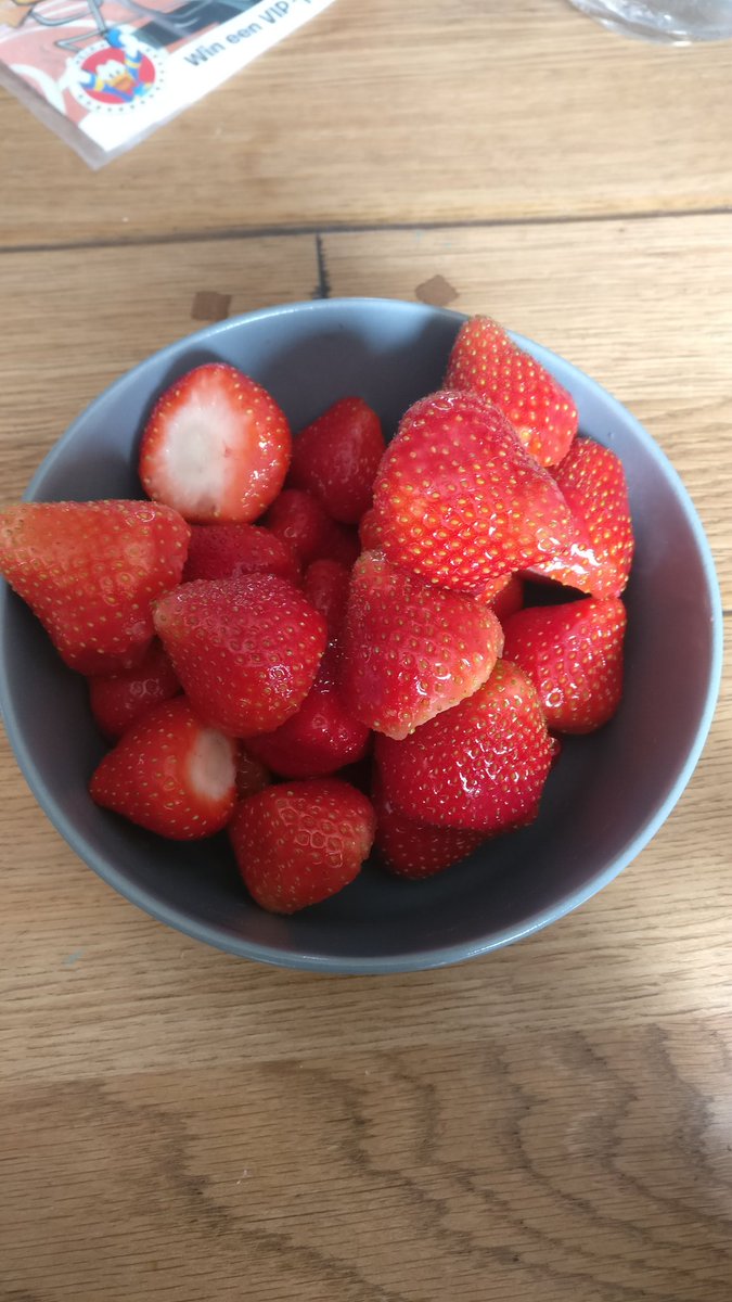 Elfff's tweet photo. Mmmm vers uit de automaat #Bollen #Oirschot #Best https://t.co/7w182tB3UL
