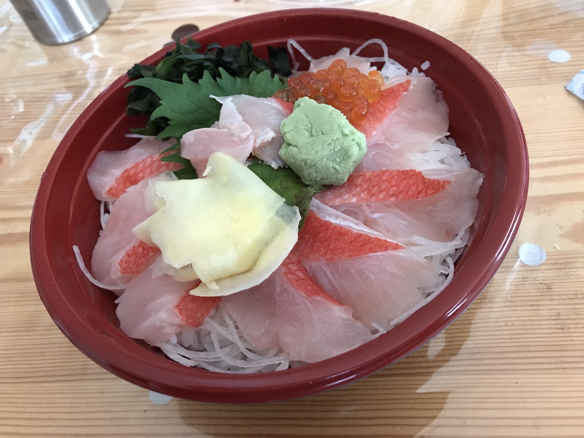 いのっち まずは麺から 伊勢原市のふじ丸のきんめ丼1 000円 持ち帰り やきとり快の駐車場で開催中の機動湘南グルメ市場で購入 歯応えあって美味しかったです 伊勢原テイクアウト ふじ丸 機動湘南グルメ市場 T Co Wwo1z2pt7m Twitter