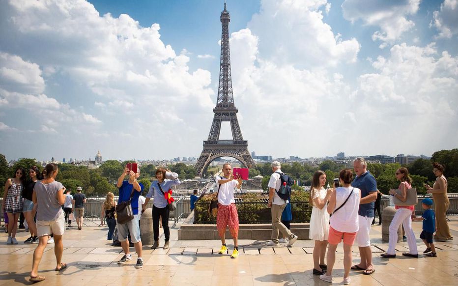 le_Parisien's tweet photo. [DIRECT] Le gouvernement veut rouvrir un «maximum de lieux» touristiques le 21 juin #deconfinement > https://t.co/EvPOL9iouD https://t.co/AqNOBbrmtt