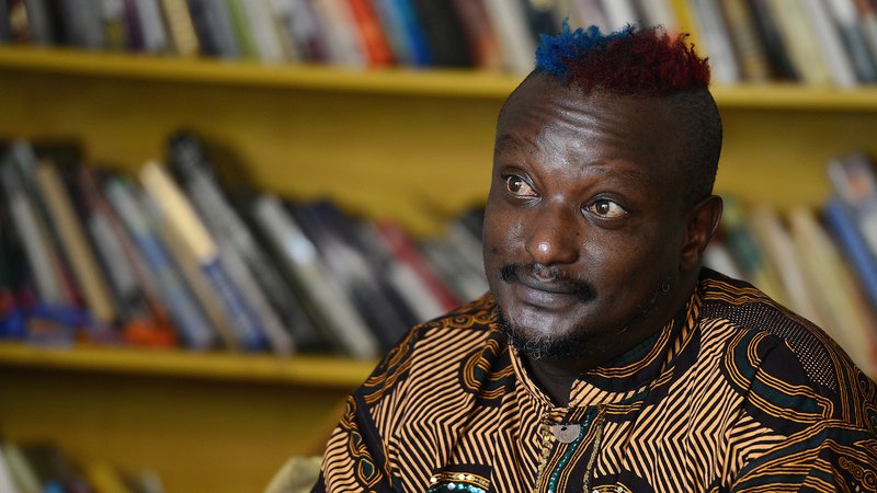 AYARHEP_KENYA's tweet photo. its is #IDAHOBIT2020  #candlelightmemorial2020  #candlelightmemorialke lets remember  the late Binyavanga Wainaina, Kenyan Writer And LGBTQ Activist https://t.co/bDScSGHeUb