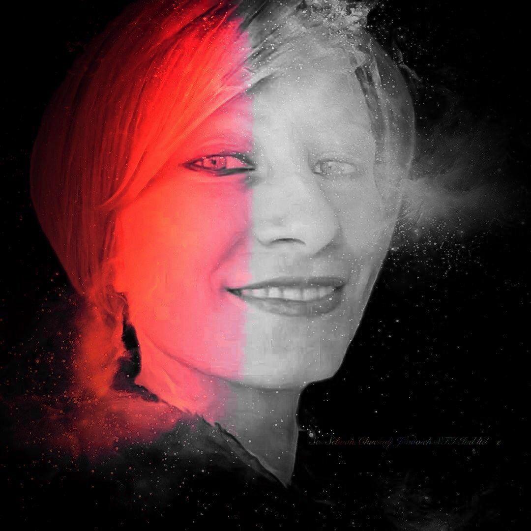 Portrait photo made by my fan

#portrait #portraitphotography #jazzsinger #composer #effects #singer #singersongwriter