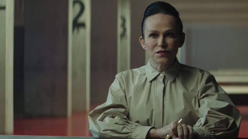 'EL HOYO', una violenta y oscura cinta distópica con una nada sutil, pero a la vez meditadamente ambigua, metáfora politico-social, arriesgada, inteligente y muy entretenida. Su final, tan criticado, invita a teorizar y eso siempre es bien. Cine que te golpea, siempre valorable.