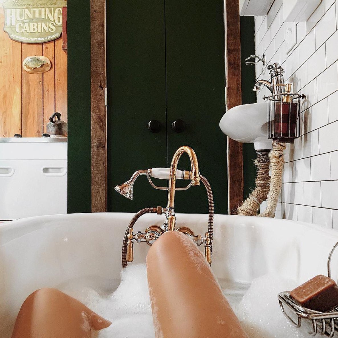 CitroBeauty's tweet photo. Morning! 🛁
#Beauty #Skin #Wellness #Belleza #SkinTools #skincare #cosmetics #antiage #Canrelate #beautygram #glowyskin #glow #dewy #spalifestyle #detoxbeauty #skincareroutine #skincaretips #iceglobes #faceroller #glowgang #cultbeauty #retreats #guasha #citrobeauty https://t.co/mkbpMk2qrJ