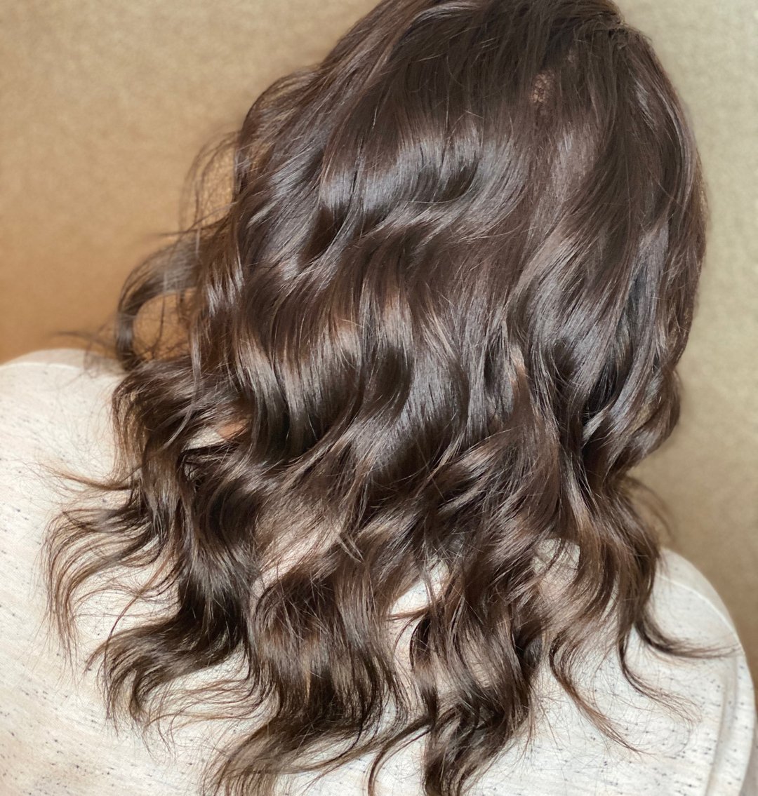 fusionhaircolac's tweet photo. BRUNETTE WAVES
Waving or curling your hair will help to disguise those roots rather than wearing it flat and straight!
#curlygirls #curlyboys #waves #perms #naturalcurlyhair #waves #volume #movement #curl #afro #fusionhairco #haircurlspecialist #ouidad #rakeandshake https://t.co/E6aqEMCORc