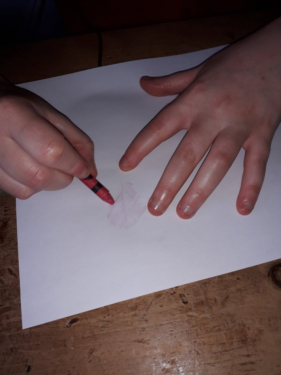 Hannah_LeeOT's tweet photo. Day 61 #OTForIsolation
Leaf rubbing! We went for a walk to collect some different leaves to make a colourful picture with #PencilSkills #TripodGrasp
@Beccyshuttlewo1 @Airedaleahps @theRCOT @OTnews https://t.co/IJJxgolNDY