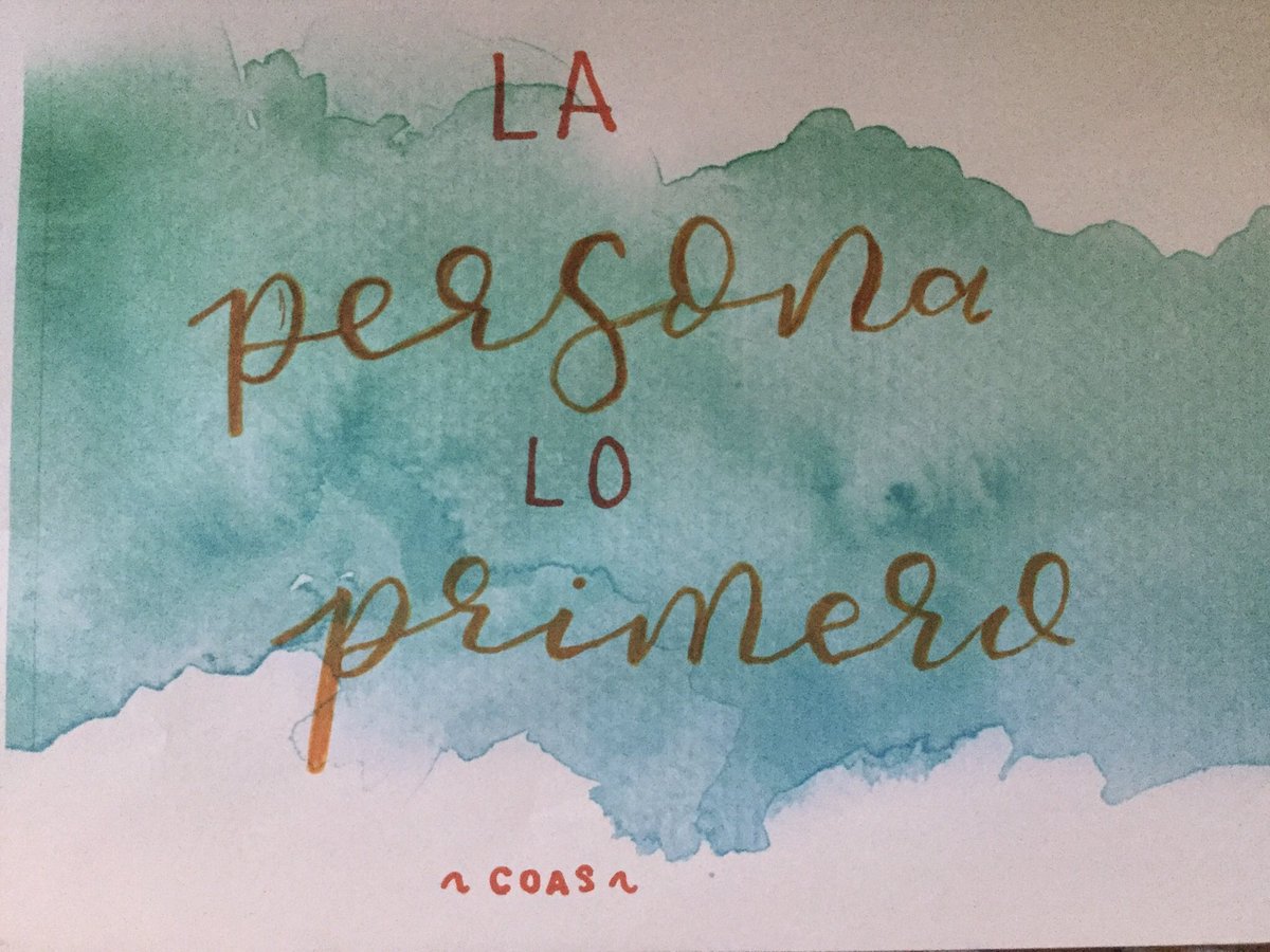 Ayalde_'s tweet photo. ¡Mila esker Itxaro!
Una suerte haberte tenido capitaneando el barco de @Ayalde_ estos años...y una alegría que nos acompañes ahora desde las aulas.
Gracias por tener siempre presente el lema de @geCOAS:
La persona,lo primero.
#Ayalde
#zuzendaria
#orainetabeti
#lapersonaloprimero https://t.co/JZK9RczObA