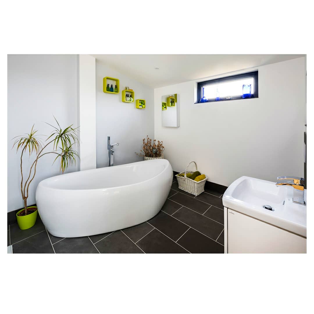 modelprojectsuk's tweet photo. Mersea Island New Build.. 🏡🏡
.
#modelprojects #creatingbeautifulhomes #architecturaldesign #architecture #design #modern #moderninterior #interiors #interiordesign #interior123 #bathroom #bathroomdeisgn #modernbathroom #london
 #housedesign #houseplans #interiorlovers #interior https://t.co/rIFr6nivoT