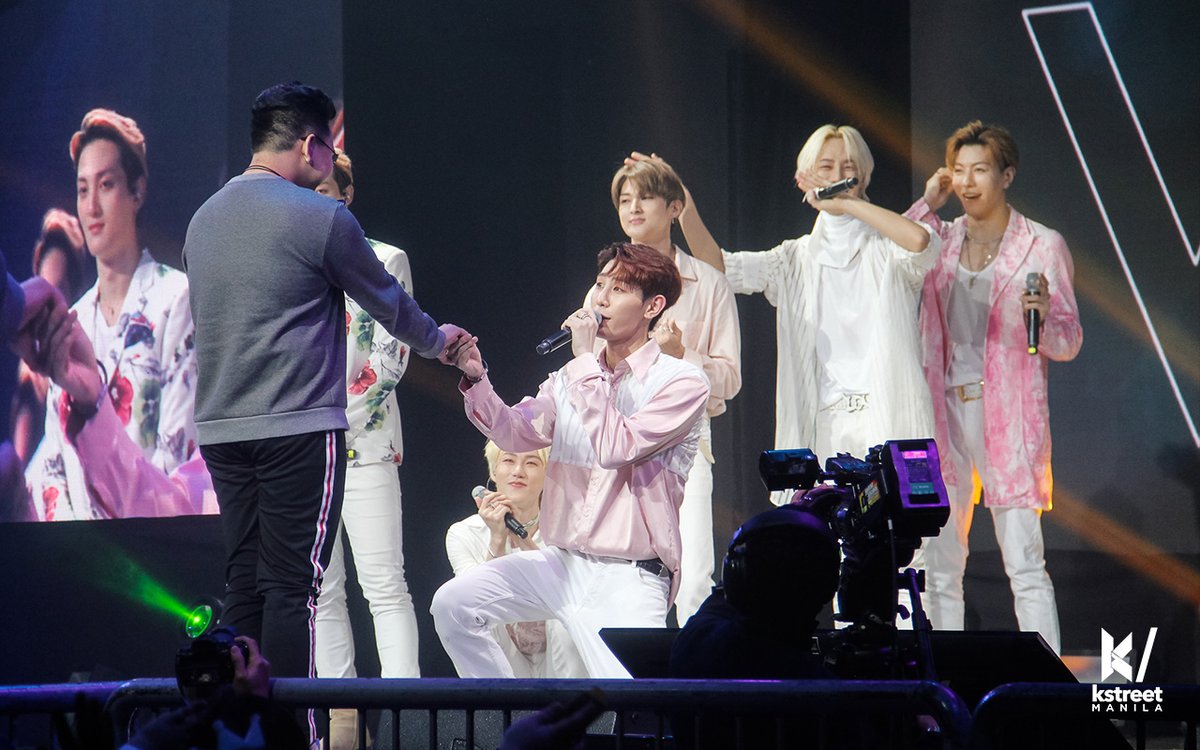 ohshesback's tweet photo. 190907 @VAV_official Meet &amp; Live in Manila → https://t.co/ObbGlFIx7A

Photos were taken for @kstreetmanila! https://t.co/c7DaNl9VIn