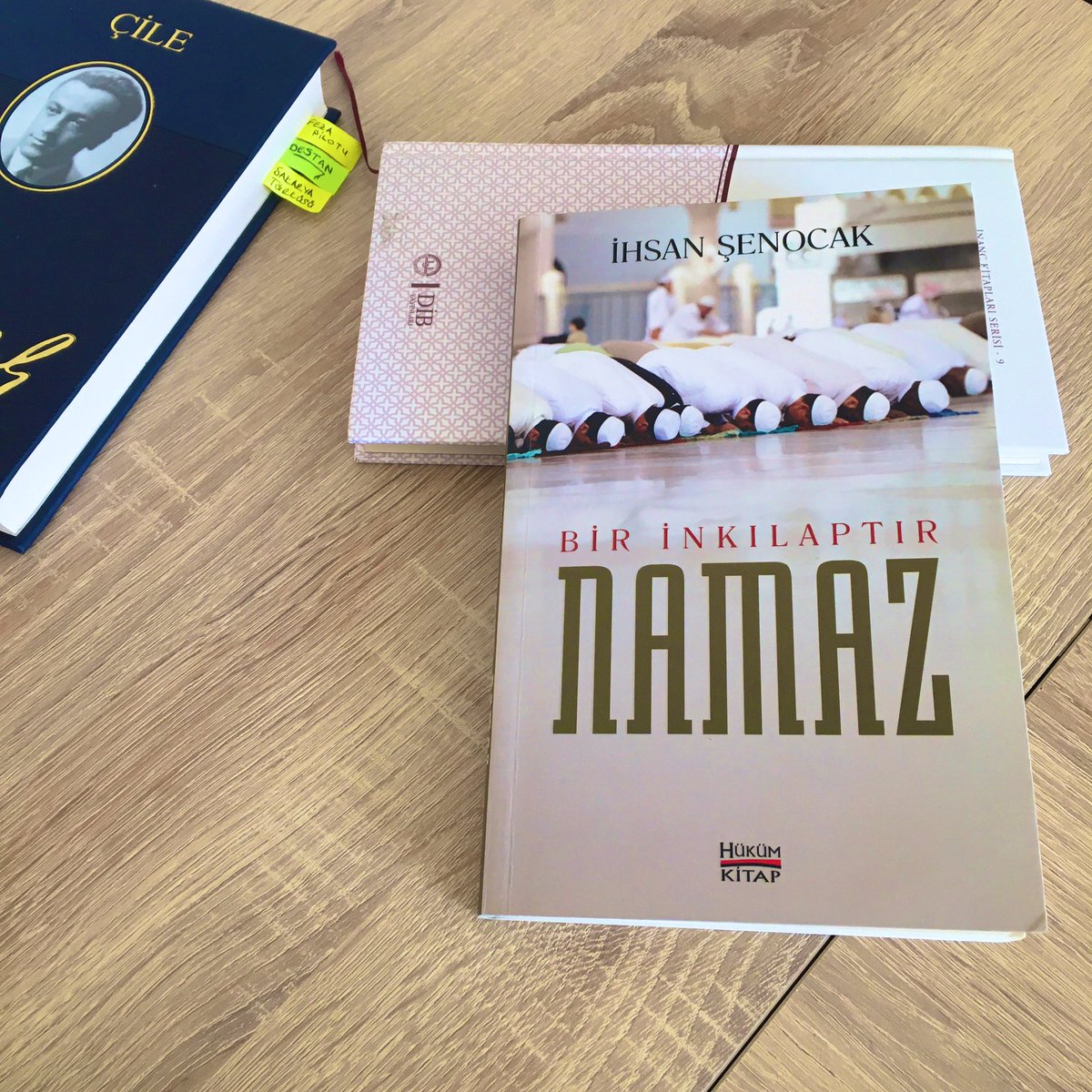 “O’nun rütbeli kulları randevusüz ziyaretleri geri çevirirken, kulun dilediği bir saatte onu huzuruna kabul eden Allah’a hamd olsun!”

<a href="/ihsansenocak/">ihsansenocak</a>

(O kadar güzel sözler var ki sürekli bunu bir yere yazmalıyım dediğimden ilerleyemiyorum Allah’ım sizden razı olur inşaAllah)
