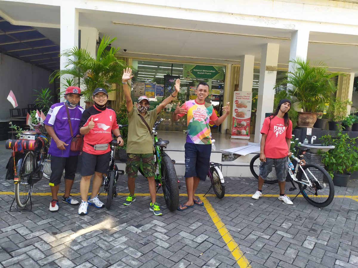 Disaat Keadaan Sulit Seperti ini kami mencoba selalu bahagia dan hidup sehat.salam olah vokal dan olah raga lur....🙏🤝🤞🤘🎤🎸🎧🚲🚴🚴yupz😁<a href="/subcyclist/">Suroboyo Cycling Institute</a> <a href="/YukBersepeda/">Kampanye Bersepeda</a> @GowesPart