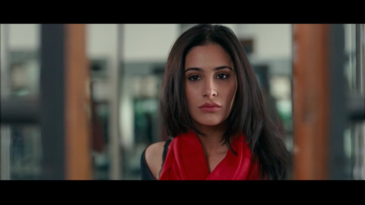 Heer Kaul enters into Jordan's life or it is the otherwise, I guess. Anyway, when he knows that she's getting married soon. Jordan wishes to make her the reason for the pain he is thriving for. And there is an untamed dialogue like "Jannat, Kapde ke niche hoti hai" and stuff.