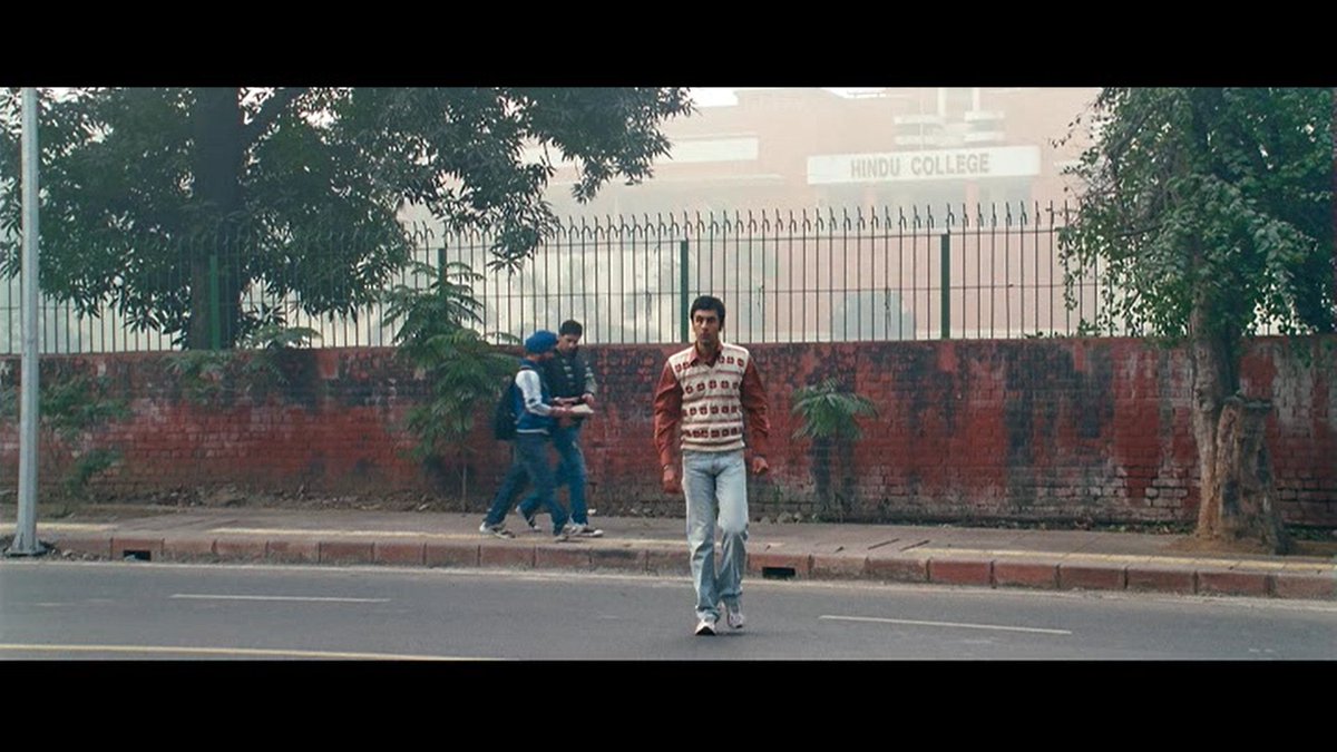 A Jatt from a Hindu College went to propose a Kashmiri Pandit from St Stephens that shows the flair of the class politics in the context of colleges. JJ himself knows that she would ask him to bugger-off, but look at the way he fakes his heartbreak at Pic 4. Genius, I tell you!!