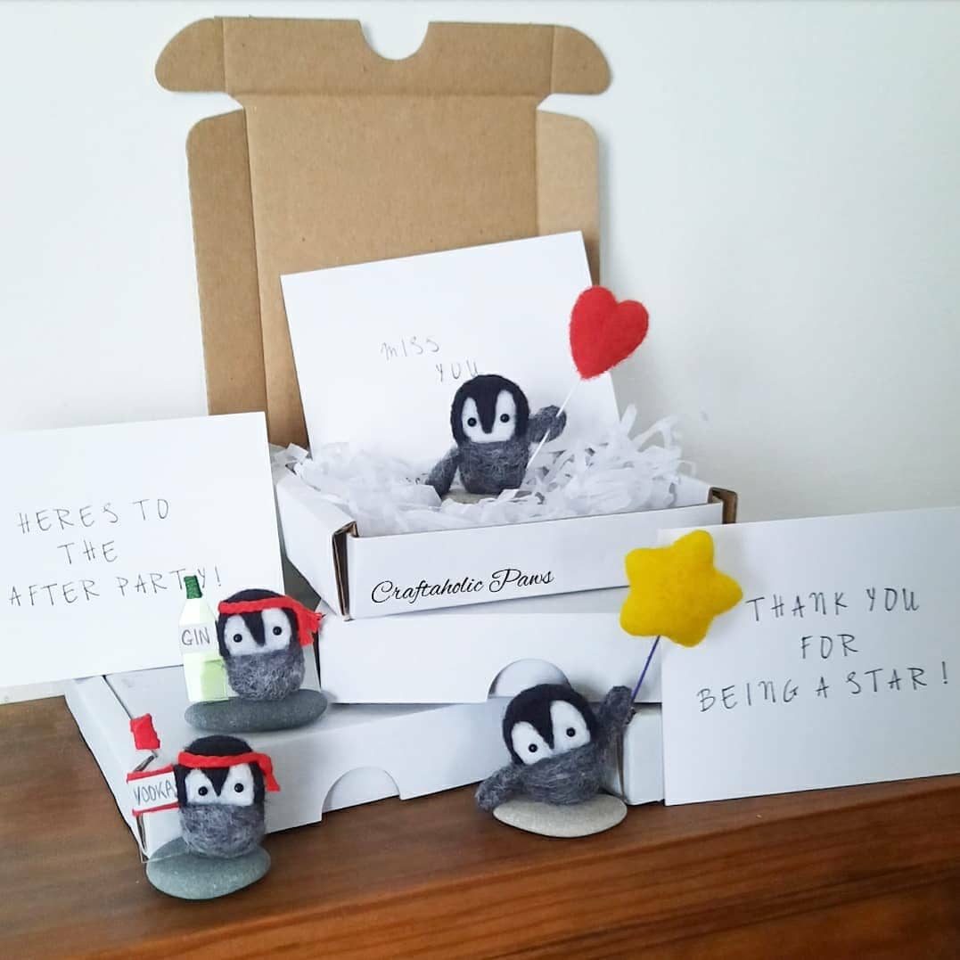 Craftaholicpaws's tweet image. Send a tiny #friend!!❤🐧❤
Each #cutepenguin comes with a mini quote card, on the back of which I can add a #personalmessage from you - a great way to send some #happypost &amp;amp; #makesomeonesmile, let them know you are thinking of them or #justbecause ❤ 
#etsyseller #handmadehour