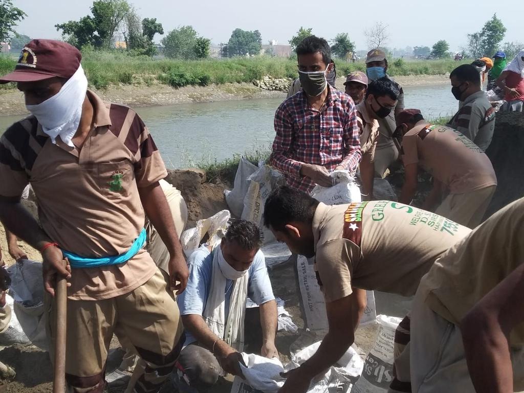 98Jaswinder's tweet photo. #KarnalCanalBreach 
Dera Sacha Sauda https://t.co/W39B6LMikX