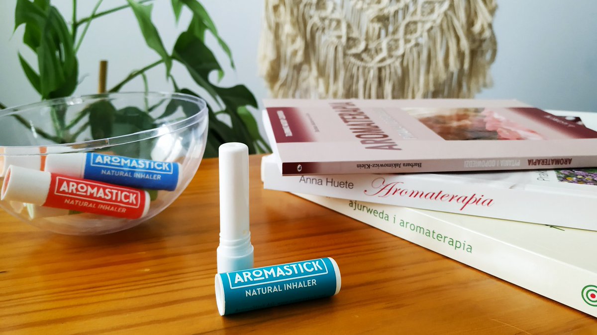 aromastick_pl's tweet photo. Poświęć dwie minuty i poznaj podstawy aromaterapii 🌿
Wpadnij na naszego bloga 👇
https://t.co/pkmpgblS4a

#aromastick #aromatherapy #aromaterapia #essentialoils #olejkieteryczne https://t.co/PJzBAWIvfa