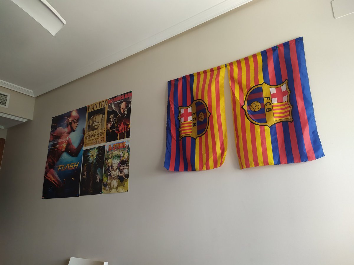 prioruiz's tweet photo. #RubiusSetup @Rubiu5 Más que un setup el cuarto de un estudiante de 2º de Bach. https://t.co/J6umOsfcVz