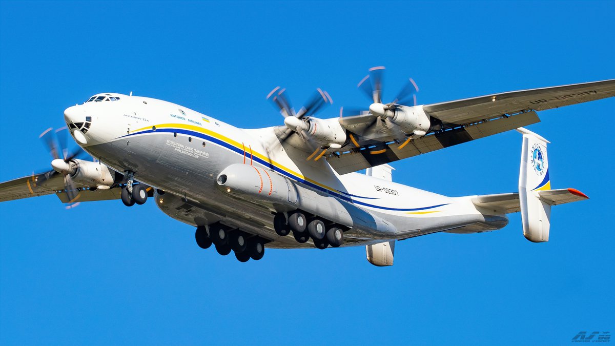 vincent_vannier's tweet photo. Friday 15 May 2020 18H00LT at #LFML / #MRS #Marseille #Airport AN-22A UR-09307 @AntonovCompany Your airplane is incredible ( Livery, Sound, Design ) 🤪😍. Thank your for your visit ! https://t.co/wMiIgZyMHB