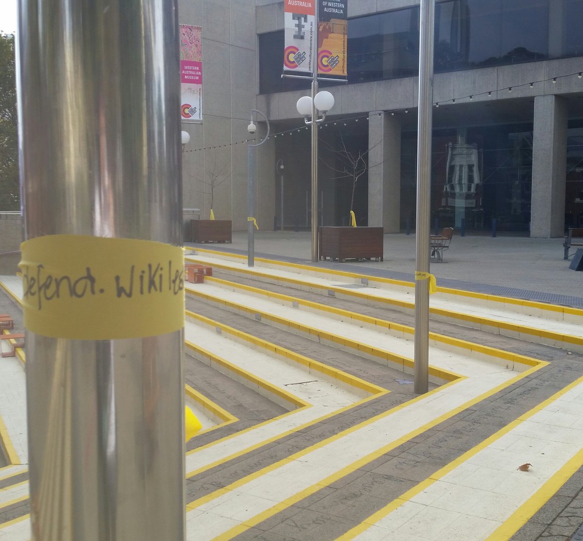 Yellow Ribbons for Assange works!
- Lots of people read the messages.
- Pick a location without cleaners or security as they might take them down. #YellowRibbons4Assange #Ribbons4Assange