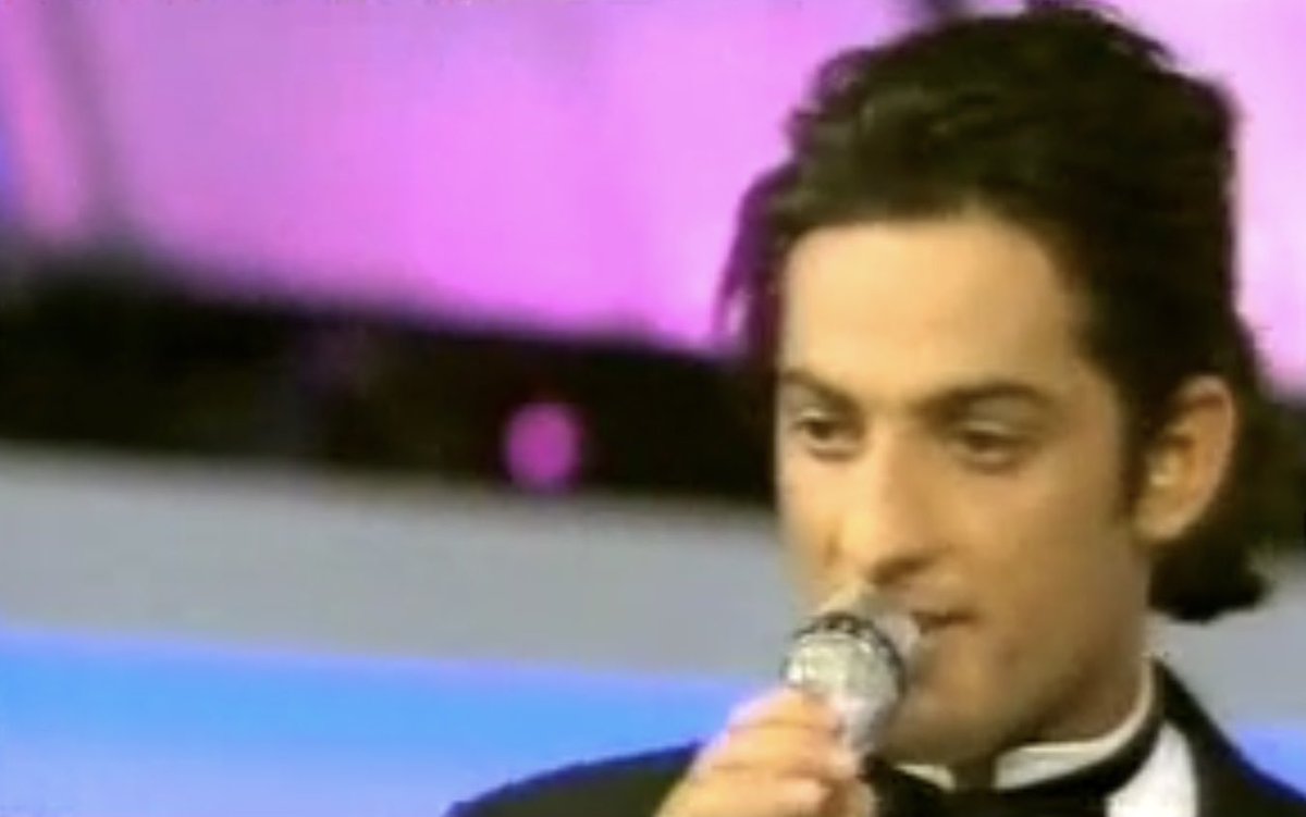 belfiore_ale's tweet image. Anni 90•
Quando il codino doveva crescere ancora molto...
@Fiorello #Anni90 #codino