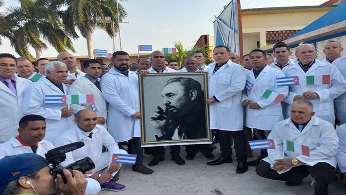 AdrinMartnezGo2's tweet photo. Regresaré y le diré a la vida
He vuelto para ser tu confidente
De norte a sur le entregaré a la gente
La parte del amor en mi escondida.
Le entregaré la alegría desmedida de quien sabe reír humildemente
De este a oeste levantaré la frente
Con la bondad de siempre prometida #Cuba https://t.co/JD9wB4uxef