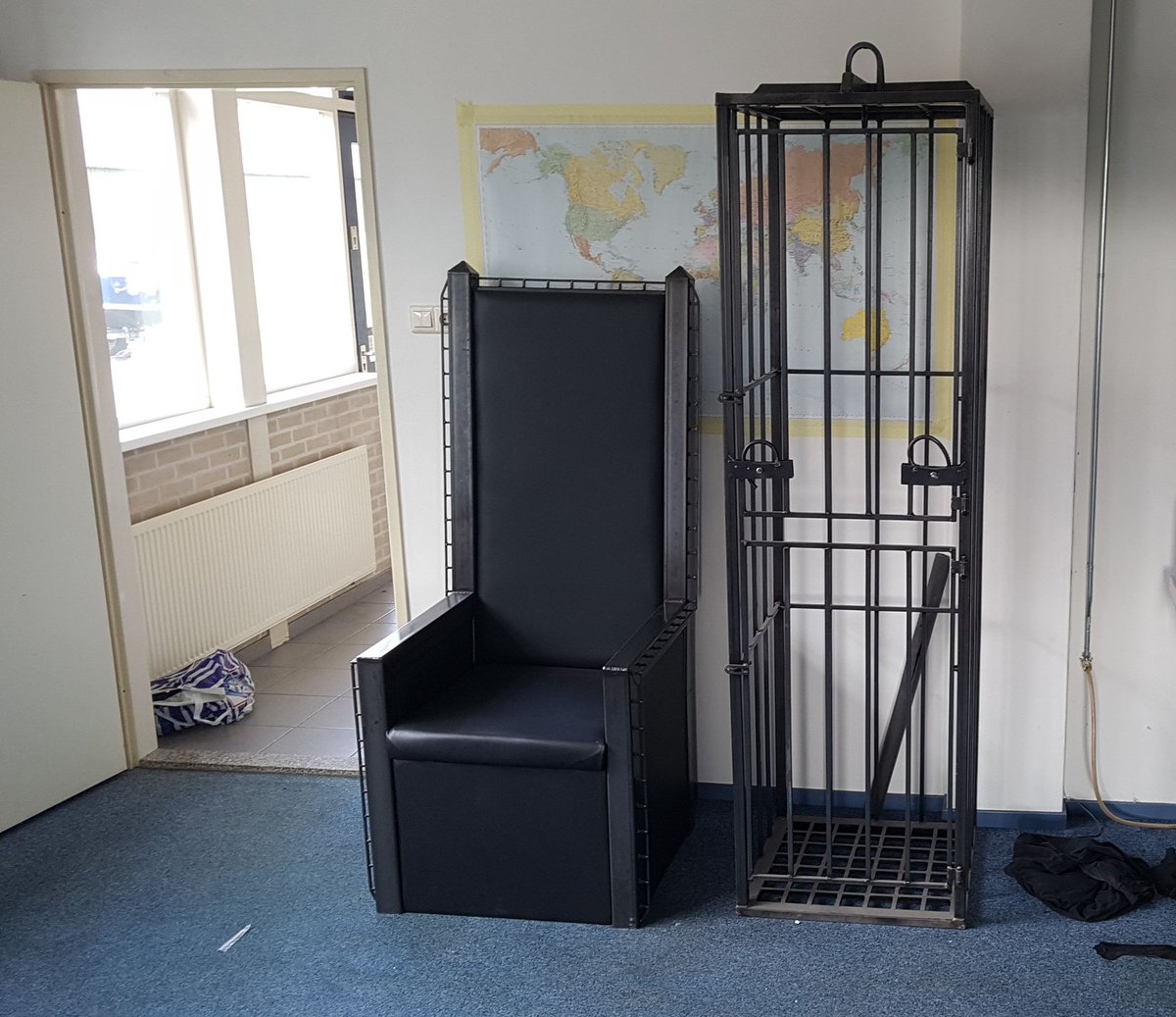 BdsmDolor's tweet photo. Nieuw op twitter ! #bdsm meubels en artikelen. Volg mij voor meer foto's en info. Meerdere meubels voor @SMstudioNL  ontworpen en gemaakt. https://t.co/xNogegpElu