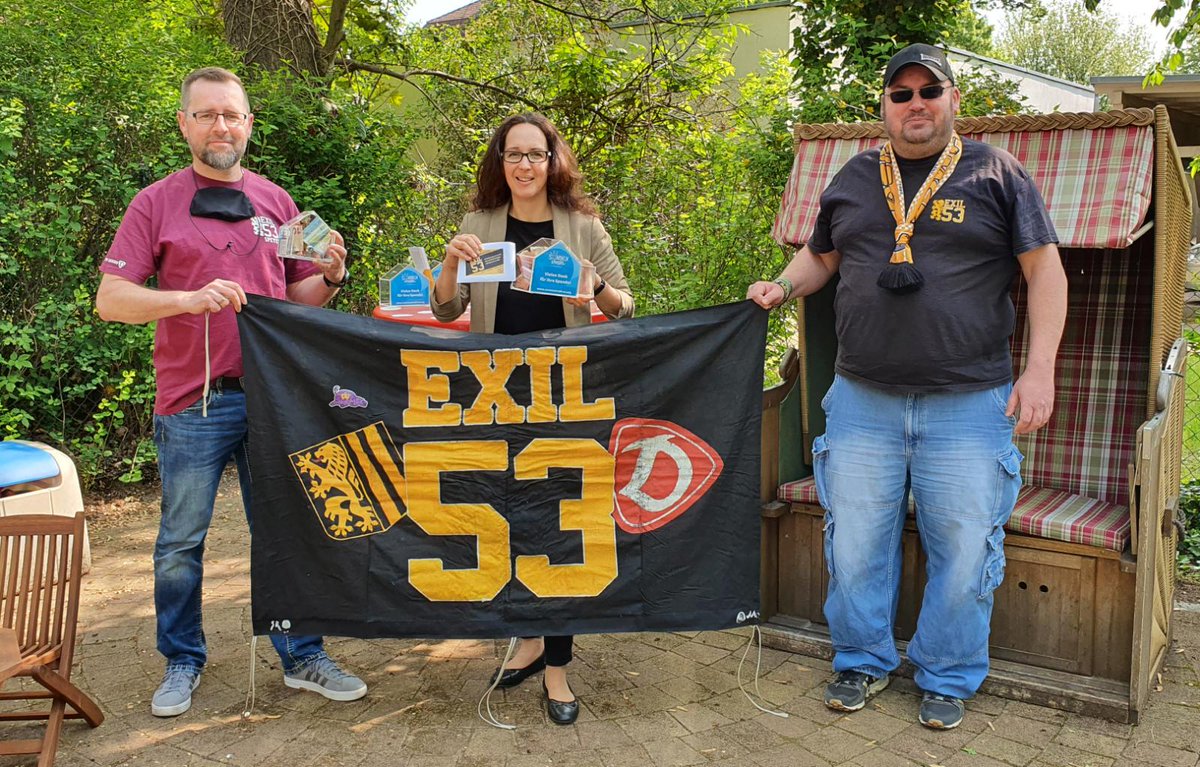 diggerle71's tweet photo. Corona hält uns nicht davon ab was gutes zu tun 🖤💛
Diesmal zwar in kleiner Besetzung aber mit der gleichen Stärke wie die letzten Jahre 💪
#exil53 #zusammenhalt #spende #sonnenstrahl #dresden #günsels #wasgutestun https://t.co/lVEL16tUPT