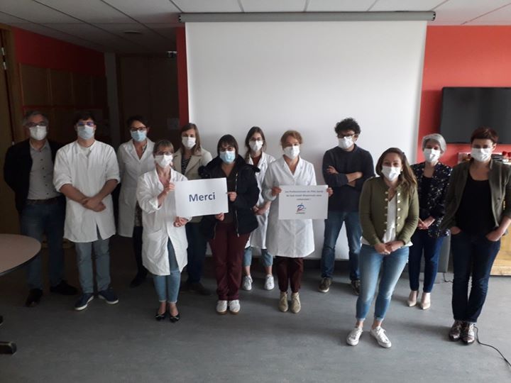 s_craon's tweet photo. Les professionnels du Pôle Santé du Sud Ouest Mayennais vous demandent :
➡️De porter un masque lors de votre consultation   
➡️De privilégier un seul accompagnement en salle d’attente
➡️De privilégier la prise de rendez-vous par téléphone https://t.co/IfQMm1ANsf