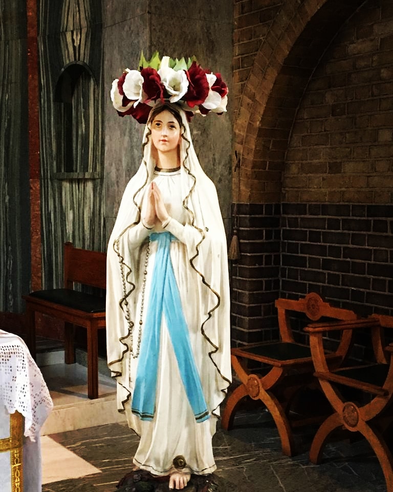 UxbridgeCath's tweet photo. At the end of Mass, we crowed Our Lady as it is the omnt of Mary
#massathome #monthofmary🌹 #CatholicChurch #uxbridge https://t.co/RFpxAxu7cE
