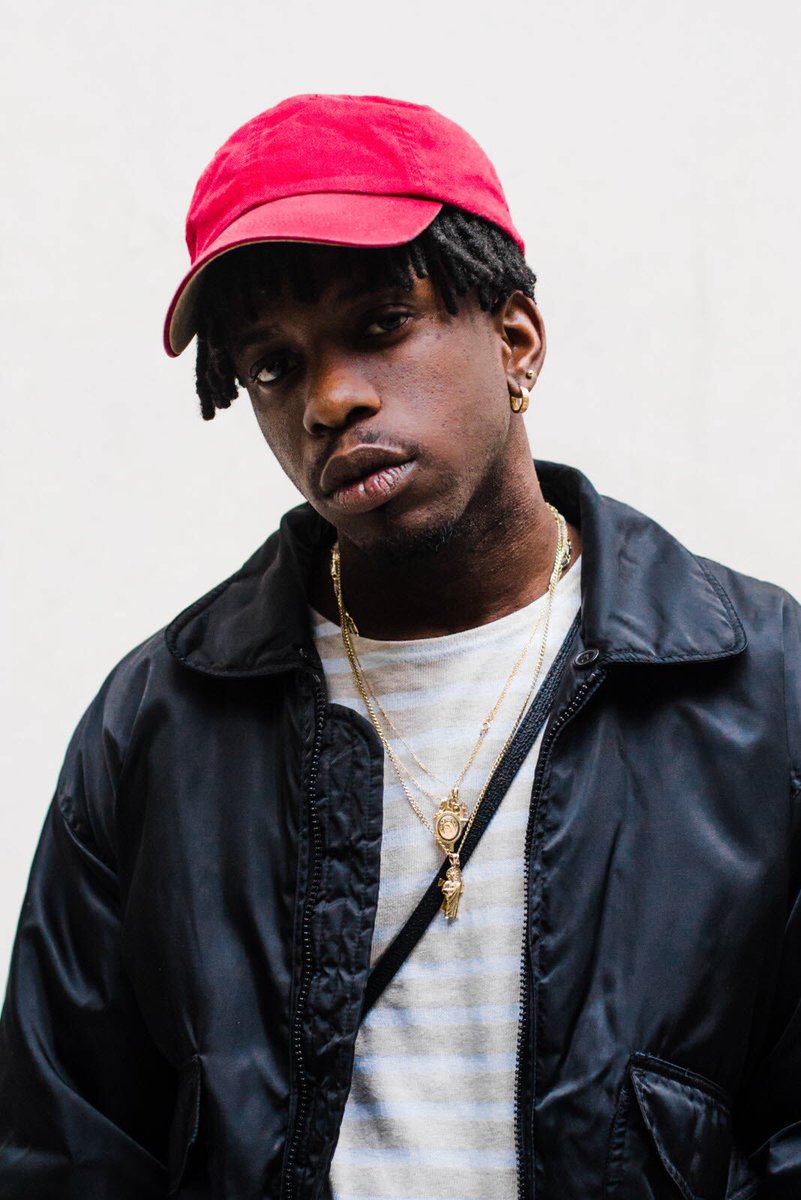 rapextract's tweet image. « Oh baby, baby, mince, c'est pour toi qu'j'en pince
À midi, j'rêve de billets, à minuit, j'rêve de tes eins »