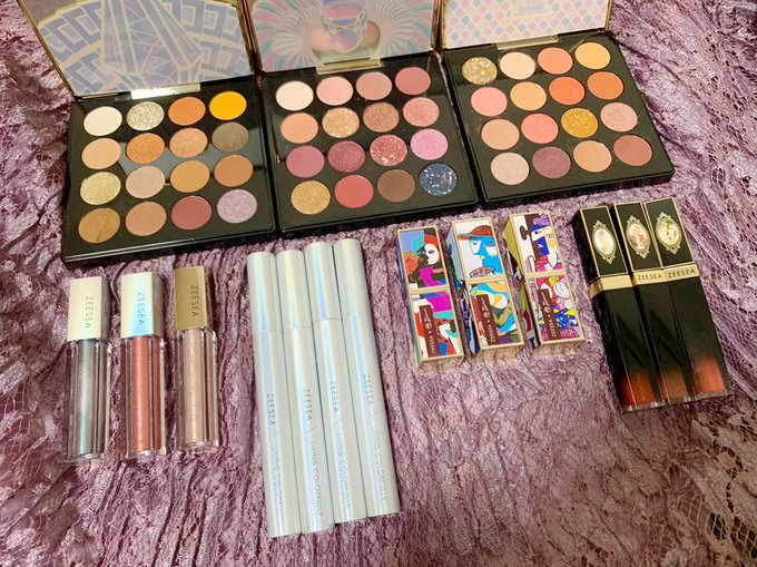 アイシャドウパレットのtwitterイラスト検索結果 古い順