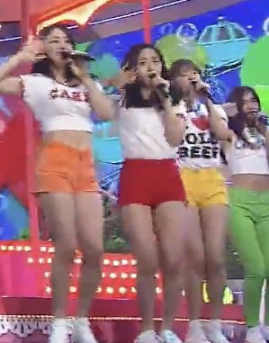 moxietweet's tweet photo. another sleep deprivation post where i suddenly remembered 4 years ago when someone put Jihyo and Jeongyeon in shirts that said “carbs” and “i ♡ cold beer”, respectively https://t.co/h4oNLDhJTE