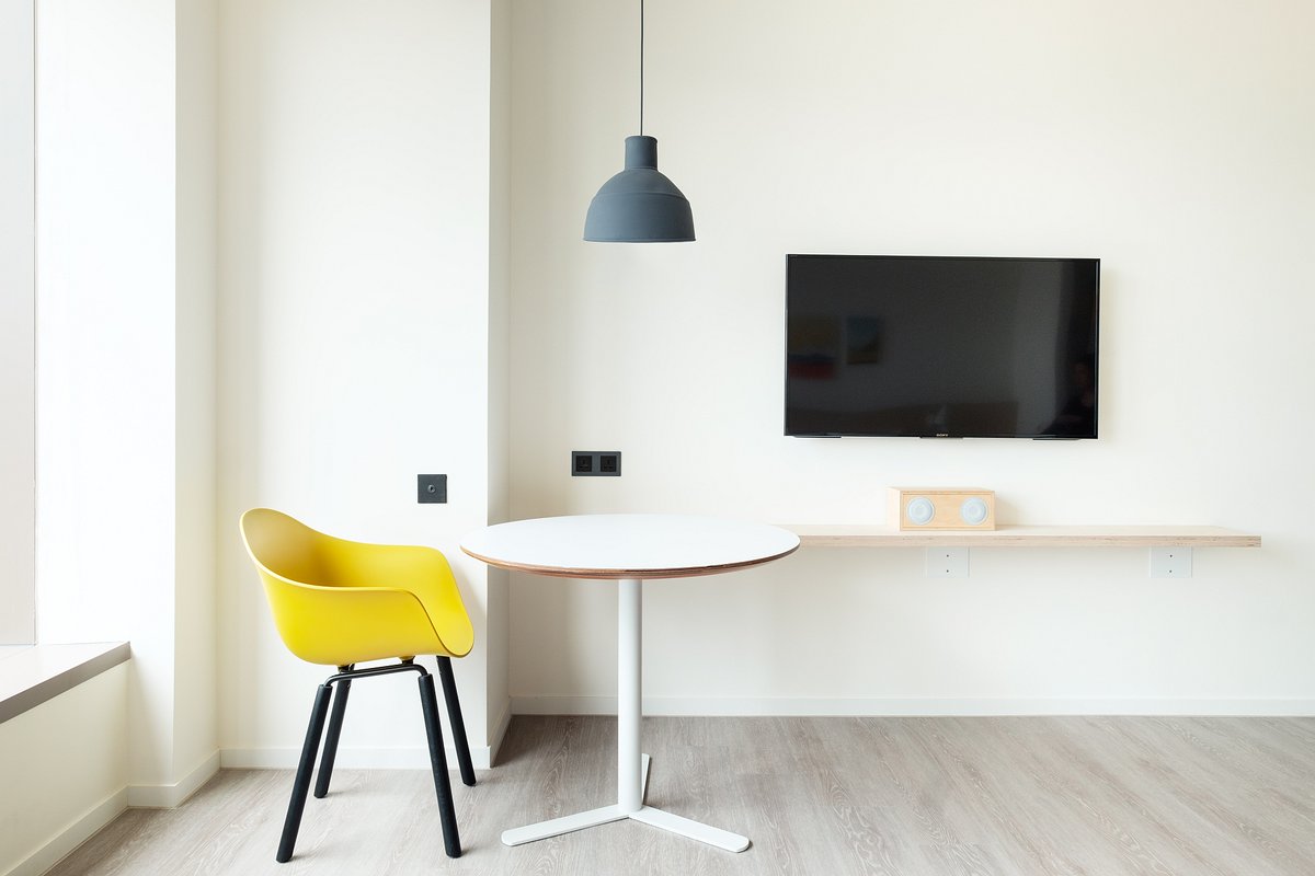 NuansDesign's tweet photo. This TA Armchair by @ToouDesign is a #simple and #cheerful touch to this #minimalist design 🤩 Be sure to visit us online to see which seats and bases are in stock now!
#nuansdesign #interiordesign #hotel #hotelroom #guestchair #minimialistdecor #whiteinteriors #popofcolor https://t.co/qmyL1VxHeq