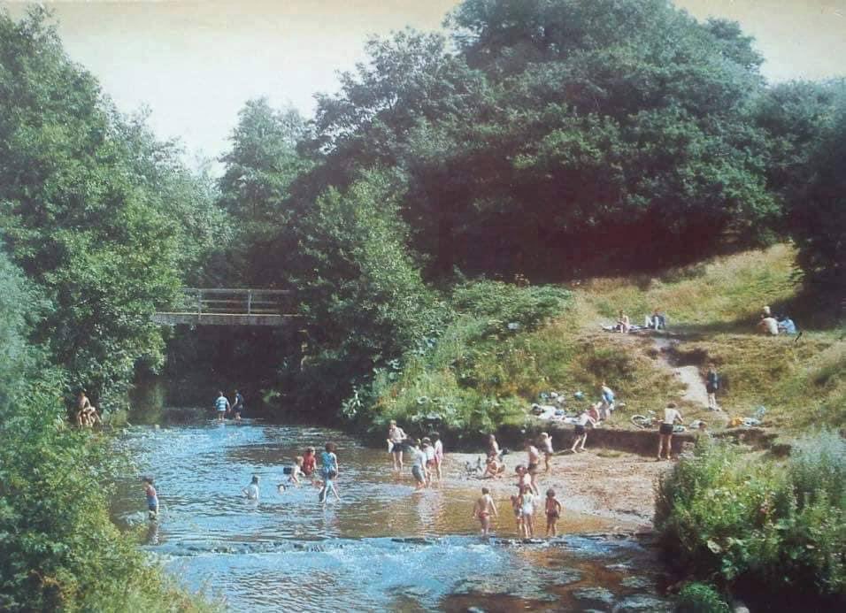 AltrinchamMemo1's tweet photo. MEMORIES: Altrincham Memories

Who spent summers down at the Bollin?
#Bowdon ❤️ #Altrincham https://t.co/BIYlbSbPto