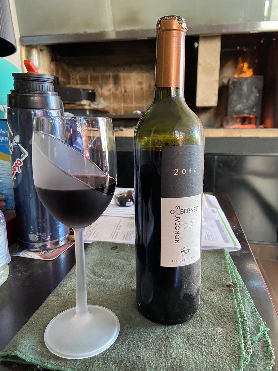 aledefilippo1's tweet photo. Ya esta listo el fuego vinito en mano,el asado yo sale dentro de un ratito https://t.co/ffk1DaNtGZ