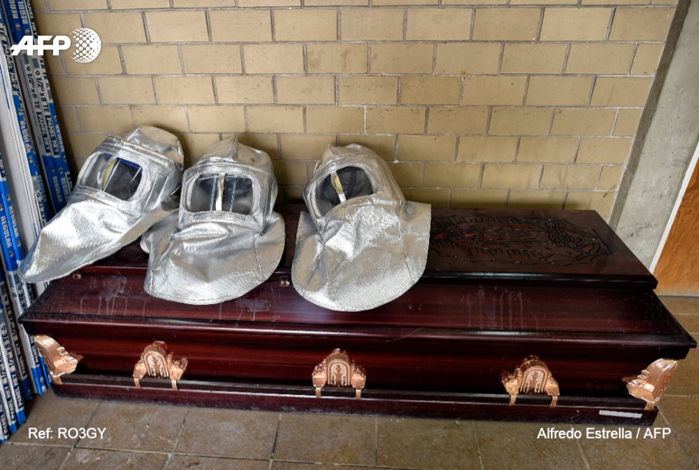 🇲🇽 El luto por el coronavirus en México, el país que festeja a sus muertos #AFP u.afp.com/3MAA
✍ <a href="/YGP1/">Yussel González</a> 
📸 <a href="/estrellafoto/">Alfredo Estrella ⭐️</a>