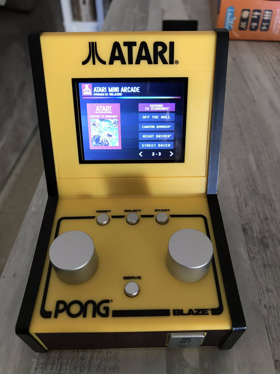 dejocoarts's tweet photo. En 1972 Atari va comercialitzar aquesta maquina recreativa del videojoc primitiu pong i avui us portem un unboxing de la Atari Pong Mini Arcade. #Retro #Atari #Atarimini #Pong #Arcademini #mini #classic #Atari2600 🕹 https://t.co/GTx1SNkNGg
