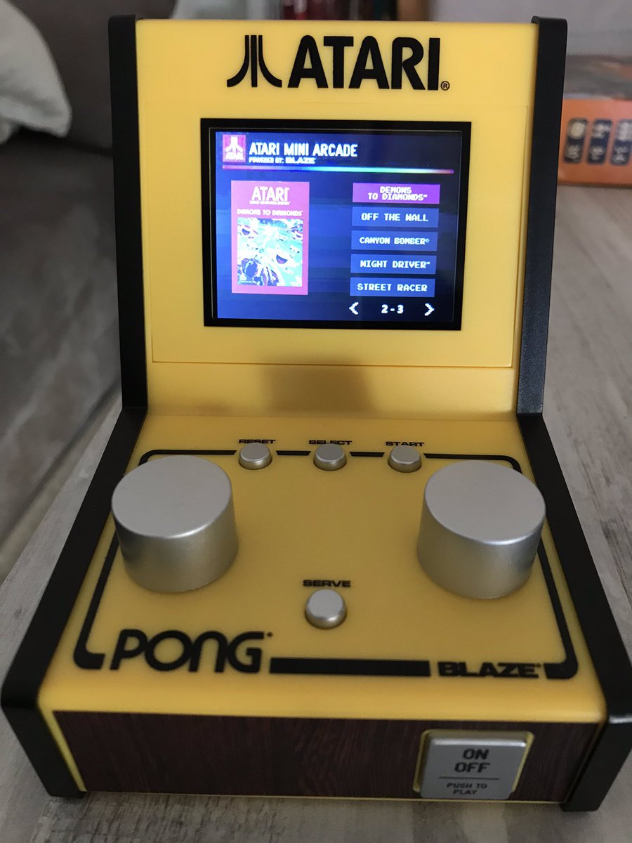 dejocoarts's tweet photo. En 1972 Atari va comercialitzar aquesta maquina recreativa del videojoc primitiu pong i avui us portem un unboxing de la Atari Pong Mini Arcade. #Retro #Atari #Atarimini #Pong #Arcademini #mini #classic #Atari2600 🕹 https://t.co/GTx1SNkNGg