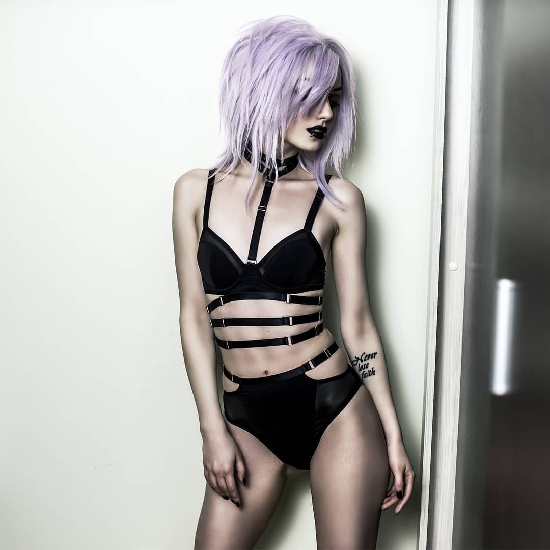 _acatinblack's tweet photo. 🖤
More: https://t.co/Nz6aHleijt
#gothaesthetic #darkaesthetic #blackeverything #harnesschains #garters #fetishgoth #newgoth #gothicgirl #garterbelt #gothicfashion #harnessdress #garterdress #bdsmlifestyle #gothmodel #sexygoth #gothgoth #acatinblack ⛧ https://t.co/GxYd25ErCy