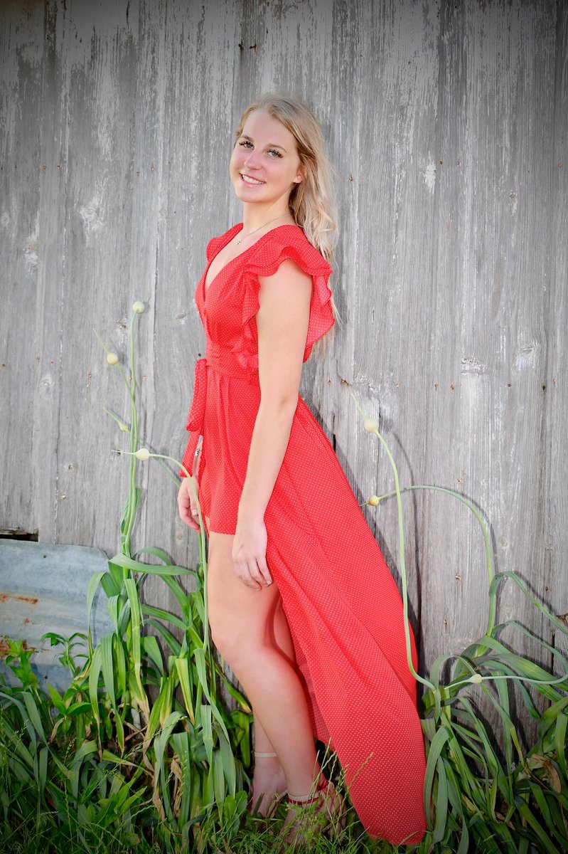 lacyymotttt's tweet photo. It’s getting closer!! #19days 🎓💚 https://t.co/vdq2IFebVN