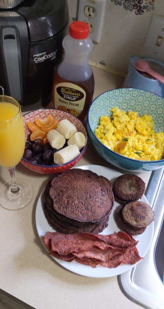 Sexylilchik80's tweet photo. Cooked myself a feast for breakfast #sundayfeast #howamisingle #brunch https://t.co/C7RqCYhjqW