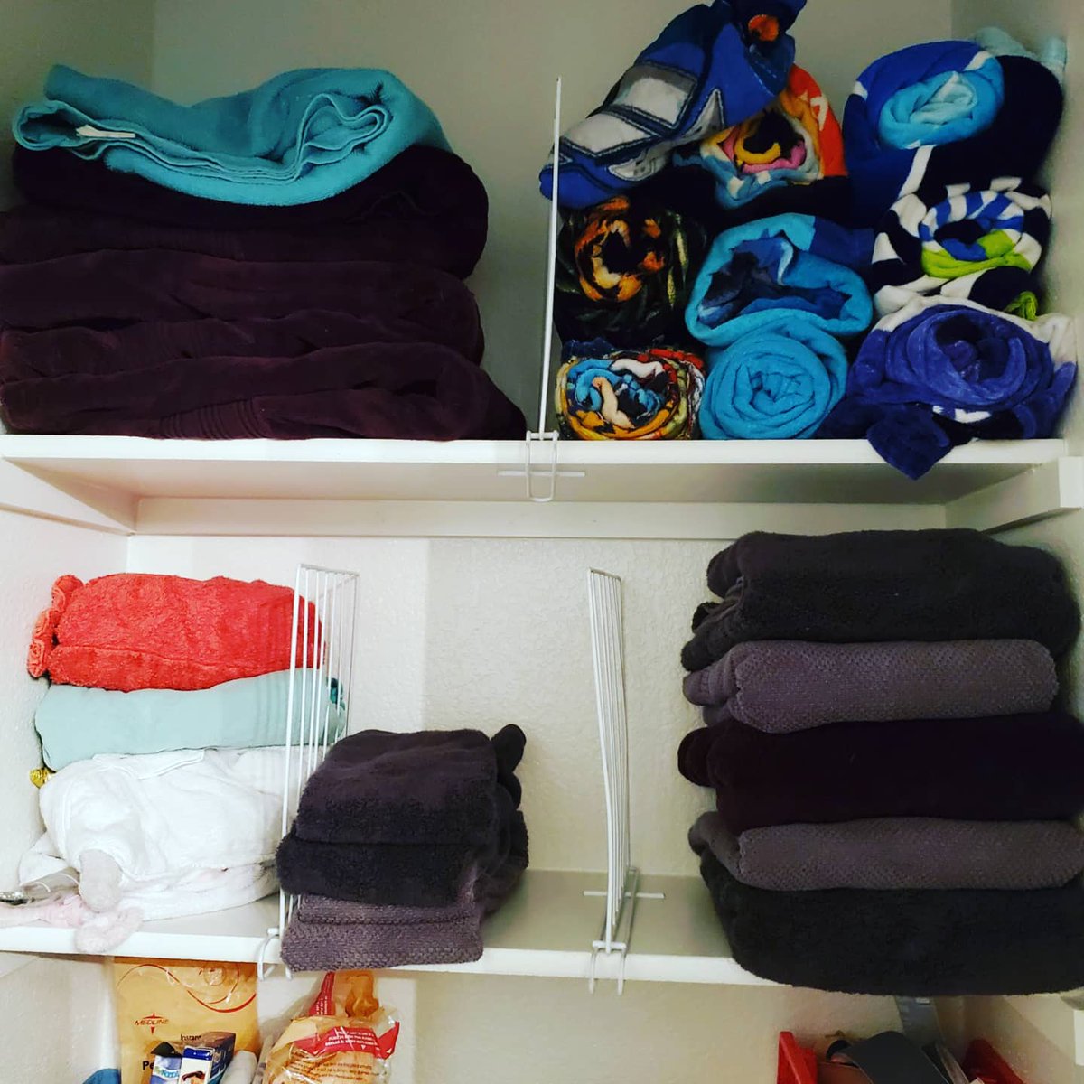 wildegeeks's tweet photo. Y'all, we finally organized our linen closet. It had gotten out of control and sad. Now look! I forgot to take a before shot. Oops!
.
.
#organization #satisfying #closetorganization #linenclosetorganization #linencloset #satisfyingorganization #declutter #closetdeclutter https://t.co/6uRu3ZnfMm