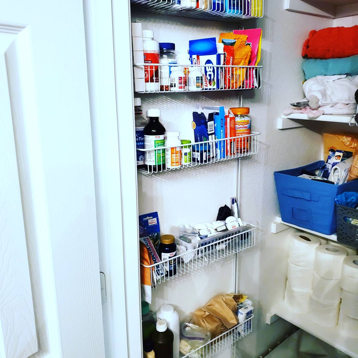 wildegeeks's tweet photo. Y'all, we finally organized our linen closet. It had gotten out of control and sad. Now look! I forgot to take a before shot. Oops!
.
.
#organization #satisfying #closetorganization #linenclosetorganization #linencloset #satisfyingorganization #declutter #closetdeclutter https://t.co/6uRu3ZnfMm