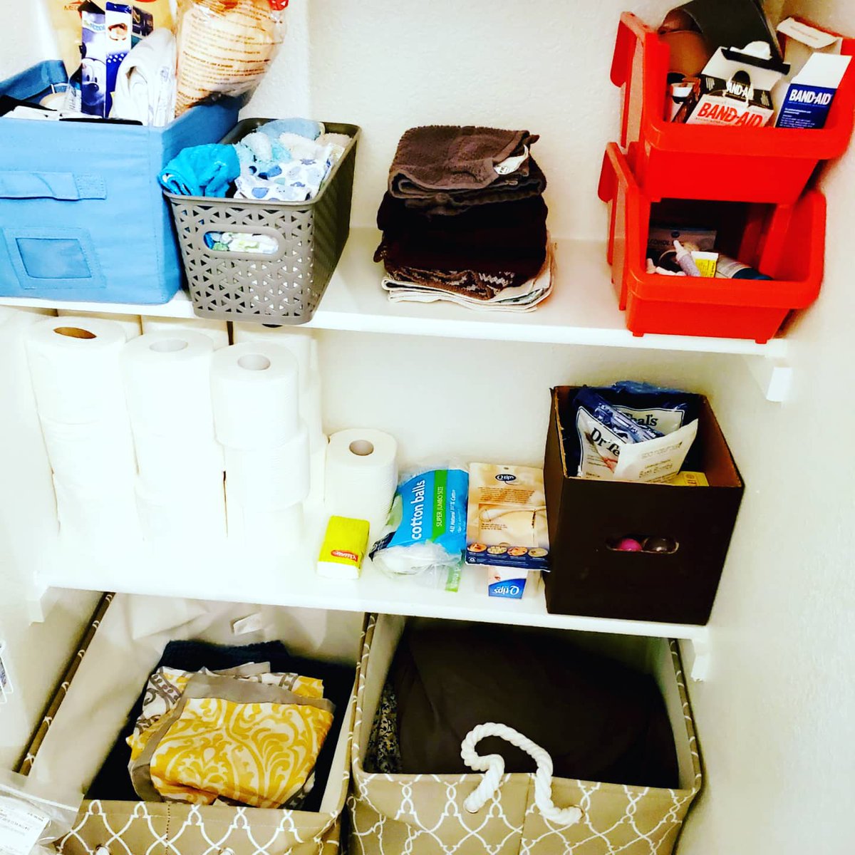wildegeeks's tweet photo. Y'all, we finally organized our linen closet. It had gotten out of control and sad. Now look! I forgot to take a before shot. Oops!
.
.
#organization #satisfying #closetorganization #linenclosetorganization #linencloset #satisfyingorganization #declutter #closetdeclutter https://t.co/6uRu3ZnfMm